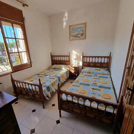 Escapada A 400m De La Playa Con Piscina Comun En L'escala - Hisp-236-178